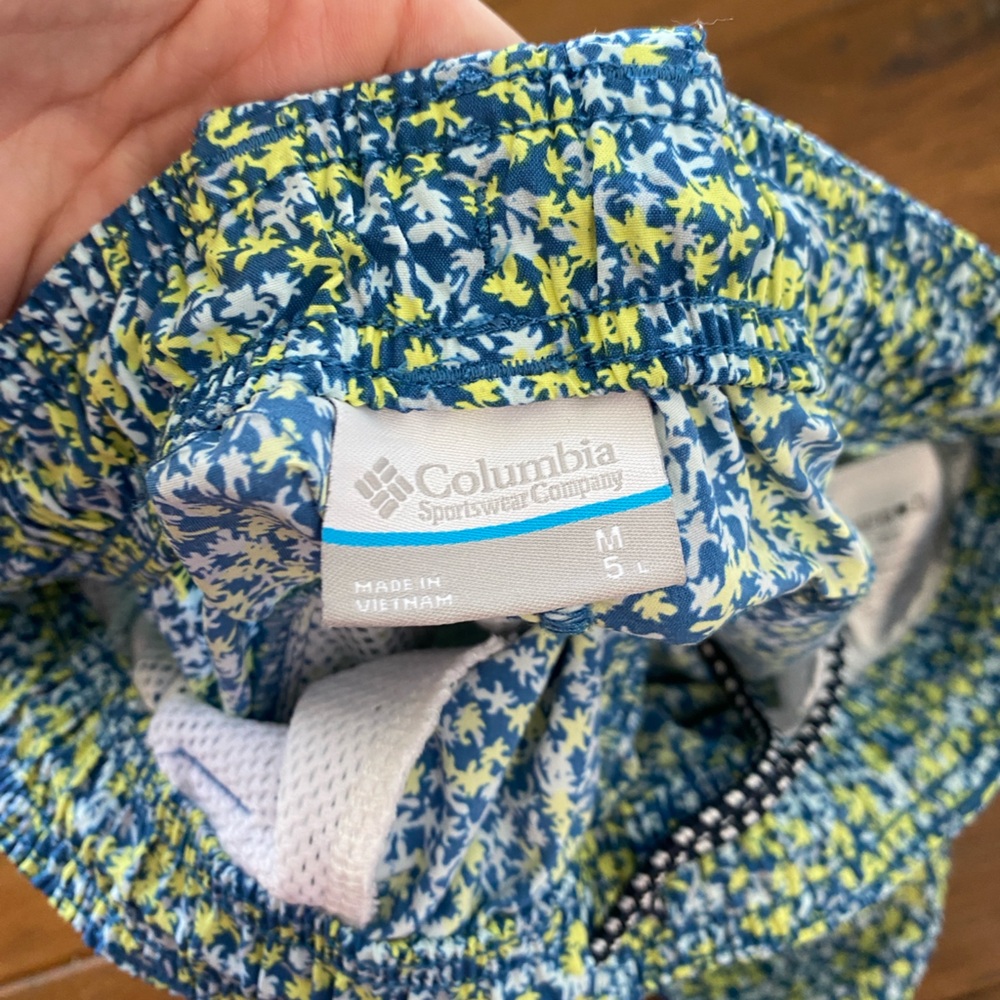 Columbia PFG Floral Shorts NWOT SZ M Drawstring - Picture 3 of 3